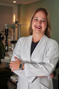 Dra.-Camila-Winckler-Oftalmologista-especialista-em-Retina