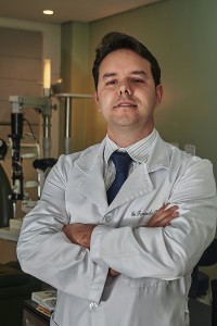 Dr Fernando Brandão de Proença Battega, Médico especialista em Retina em Curitiba